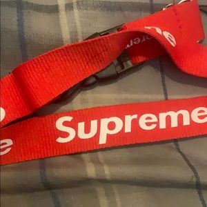 FAKE supreme lanyard
